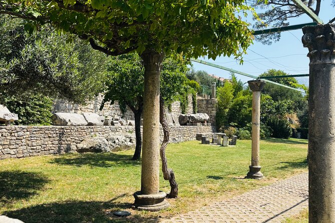 2 Day Pass with Sightseeing Bus - Klis Fortress and Salona: The Outdoor Parts and the View Payoff