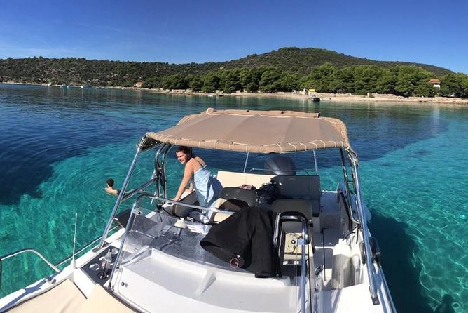 Adriatica Tour ( Blue Lagoon and Solta) from Trogir or Split - Stop 4: Stomorska for lunch and a traditional island break