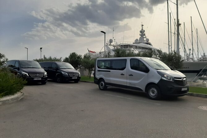 Airport shuttle - Is it worth it for you? Who this transfer suits best