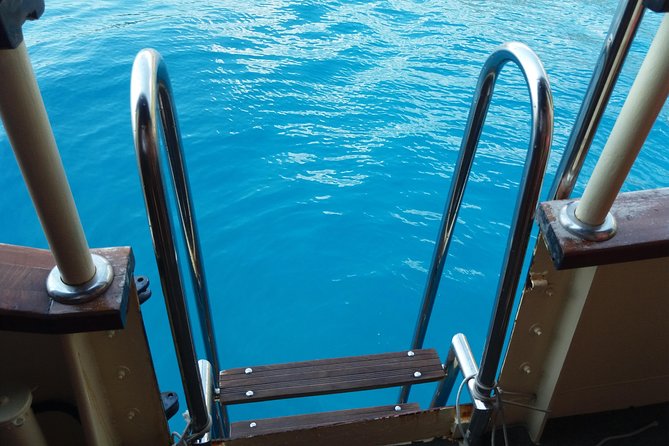 All Inclusive Brac and Solta islands swimming cruise - Onboard the Polaris: comfort, shade, and a calm crowd