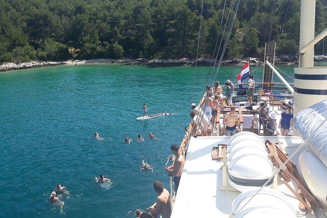 All Inclusive Brac and Solta islands swimming cruise - Solta afternoon stop (Stomorska at 13:30): walk a real port town