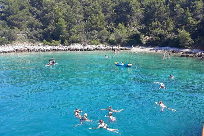 All Inclusive Brac and Solta islands swimming cruise - Lunch and drinks on board: why this feels like good value