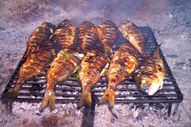 All-inclusive Gastro Blue Cave Tour from Split - Boat comfort: shade, restroom, safety gear, and towels