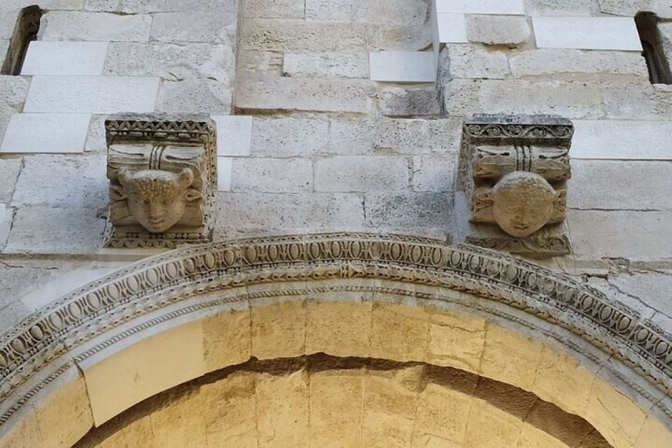 Experience Split History Walking Tour With Local Historian - Entering the palace: Peristil and the main square rhythm