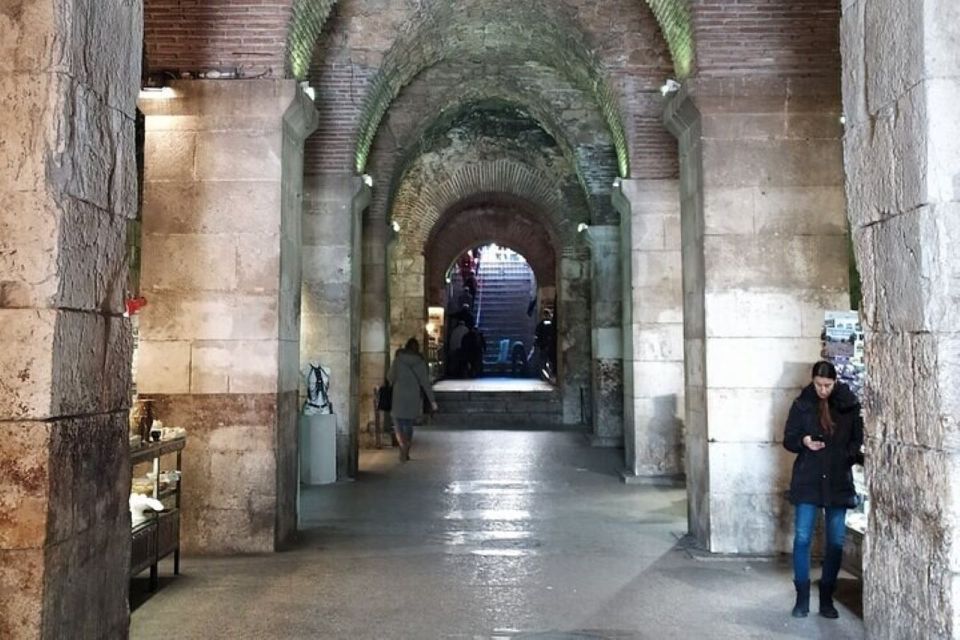 Experience Split History Walking Tour With Local Historian - Vestibule and Triclinium: the palace spaces that shape the story