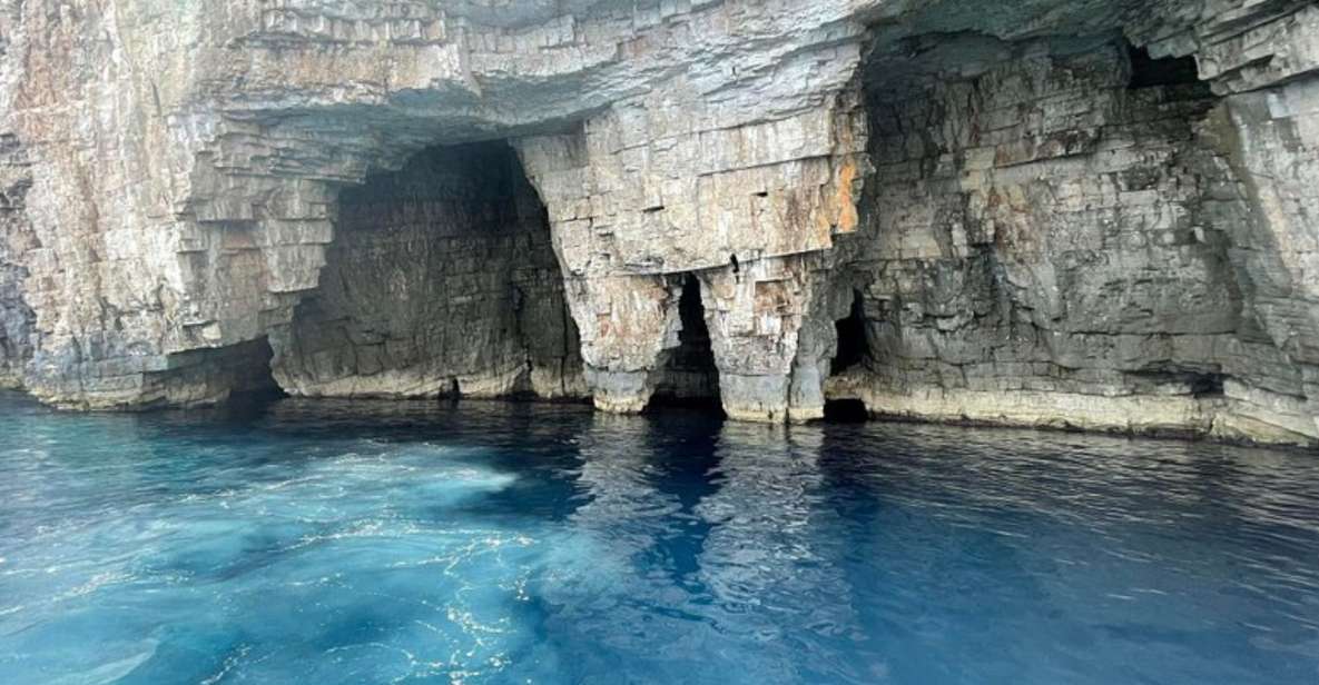 From Hvar: Blue Cave, Green Cave & 5 Islands Speedboat Tour - Stiniva Cove on Vis: the beach that works from two angles