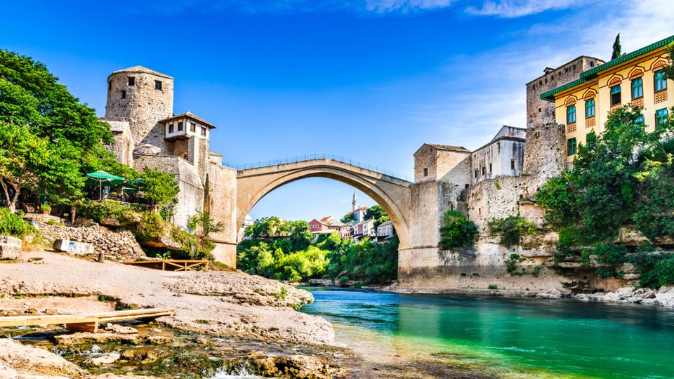 From Split and Trogir: Mostar Tour with Kravica Waterfalls - Kravica Waterfalls: the best cooldown, with crowds and logistics in mind