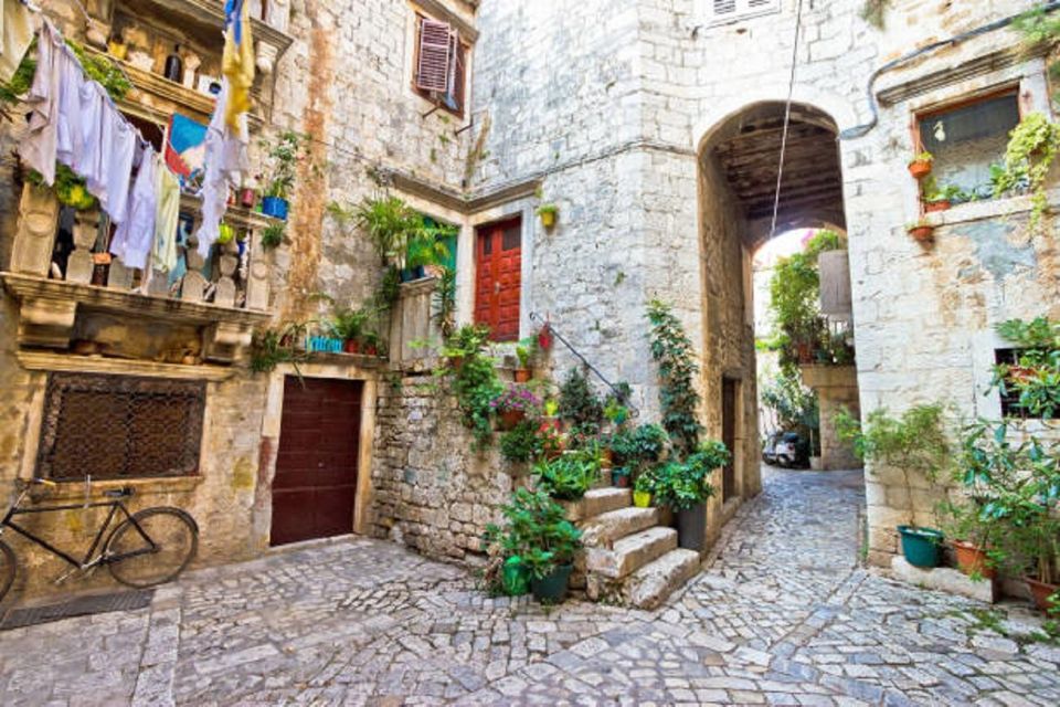 From Split: Blue Lagoon, Ĺ olta, and Trogir Speedboat Tour - Maslinica on Ĺ olta: the calmer beach-and-meal finish