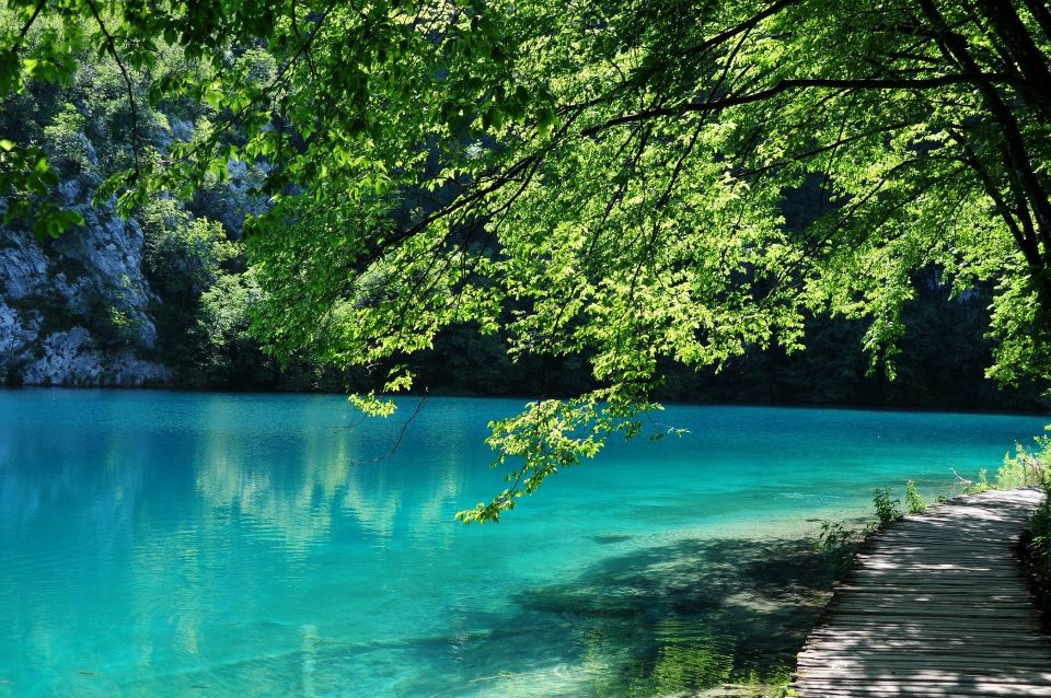 From Split: Private Tour to Plitvice Lakes National Park - Walking the lakes on wooden paths: the view is the point