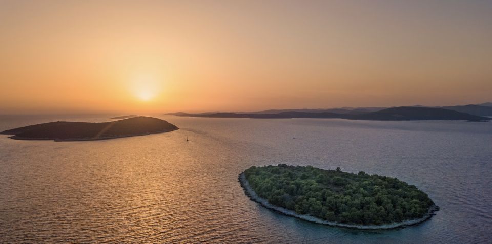 From Trogir: Sunset Private Tour - Speedboat time: how the evening moves before Maslinica