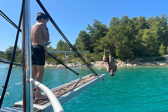 Full Day Boat Tour, Blue Lagoon and Šolta with lunch&drinks - Snorkeling gear and the fins question (mask/snorkel included)