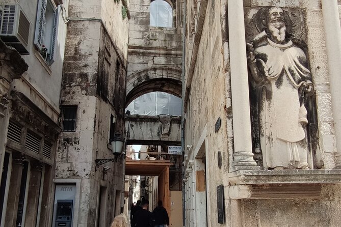 Game of Thrones and Split Highlights - Narodni Trg (Pjaca) and the City Clock: Split slows down on purpose