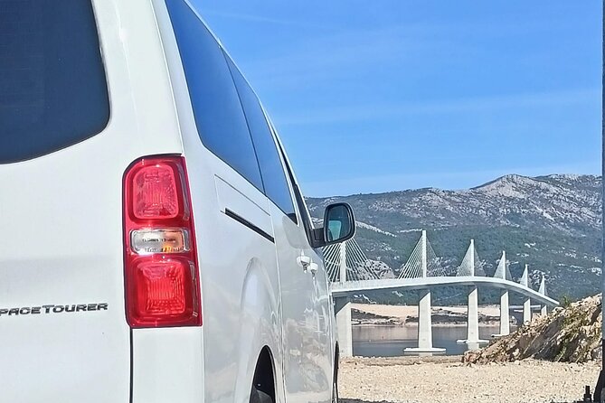 Luxury private transfer: Split Town to Split airport - Drop-Off: Arrive Ready to Check In