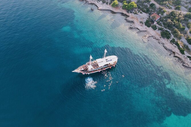 Out to Sea Split Boat Party w/ Blue Lagoon Swim, Dj & Afterparty - Bars, food options, and practical comfort tips for a 6-hour cruise