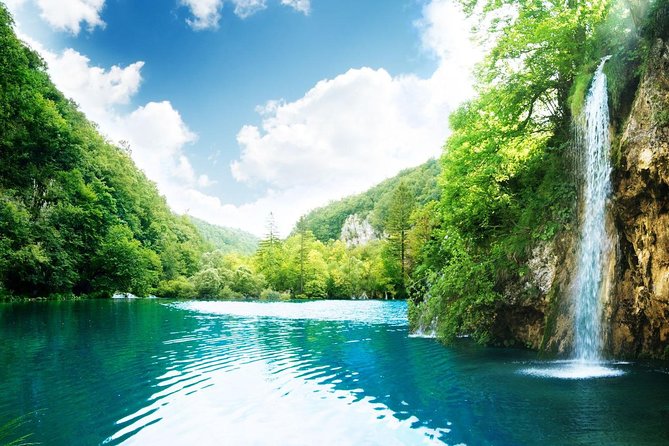 Plitvice Lakes National Park Day Trip from Omiš - The cruise on the water: a break that changes the whole day