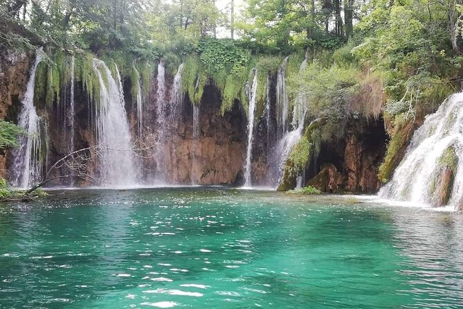 Plitvice Lakes Small Group Tour Ecco from Split or Trogir - The guided walk on wooden paths: waterfalls, lakes, and the photo rhythm