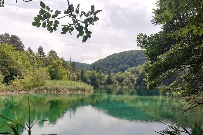 Plitvice Lakes Small Group Tour Ecco from Split or Trogir - Stop 2 in Korenica: a real break at VILA VELEBITA