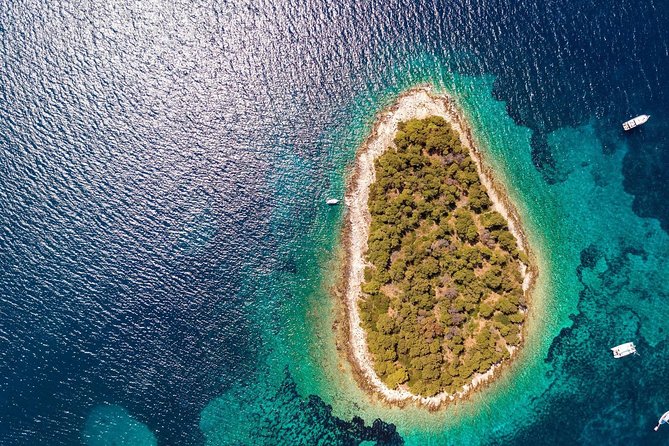 Private 3 islands Tour With Speed boat to Blue Lagoon and Solta from Split or Trogir - Why this private speedboat loop works better than bus-and-boat combos