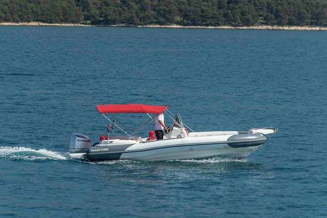 Private Blue Lagoon and island Solta speedboat tour - FULL DAY - Maslinica on Šolta: beaches plus a real village feel