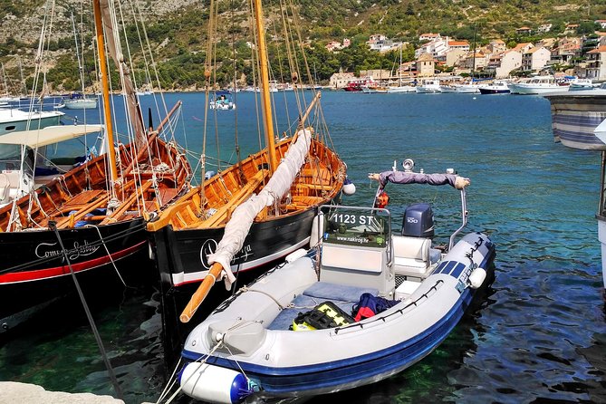 Private boat tour to Blue Lagoon & 4 Islands - Trogir and the Čiovo cliff views: the best sightseeing is from sea level