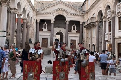 Private History Split Walking Tour in English - Private, in English, and built for quick orientation