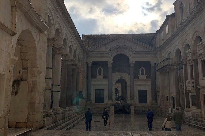 Private History Split Walking Tour in Italian - Small group - Substructures Under Your Feet: Understanding the Palace Layers