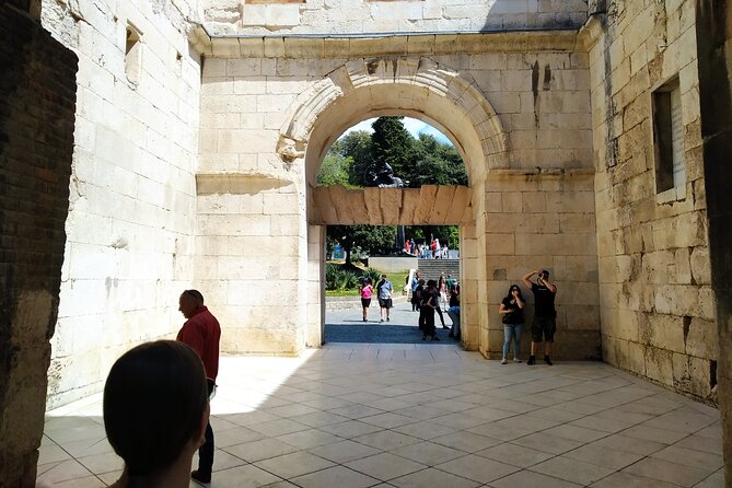 Private History tour - small group - Peristyle and the palace cellars: where the story changes from Roman to Christian