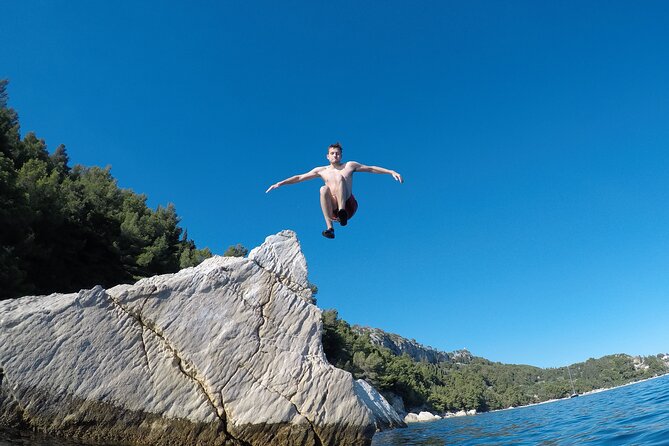 Private Sea Kayaking & Snorkeling Tour in Split - Finding HVK MornarOsmih and Getting Kitted Out