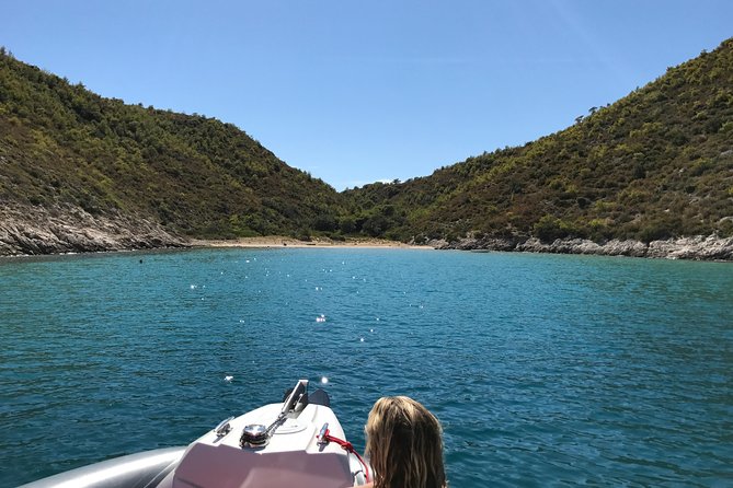 Private speedboat tour to Blue cave, Vis and Hvar - Vis Intermission: Komiža’s Fishing-Village Calm