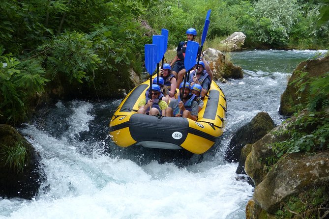 Rafting Experience in the Canyon of the River Cetina - The cave behind the waterfall: the stop people remember