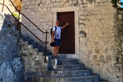 Secret Marjan Park Hiking Tour in Split - Entering Marjan Park: pine shade and easy rhythm