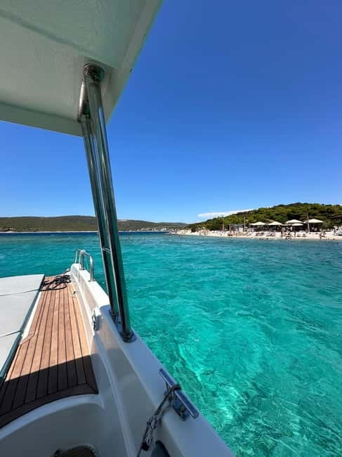Split: 5 Islands Full-Day Tour to Blue Cave, Vis & Hvar - Boat comfort, small-group pacing, and how the crew makes the day work