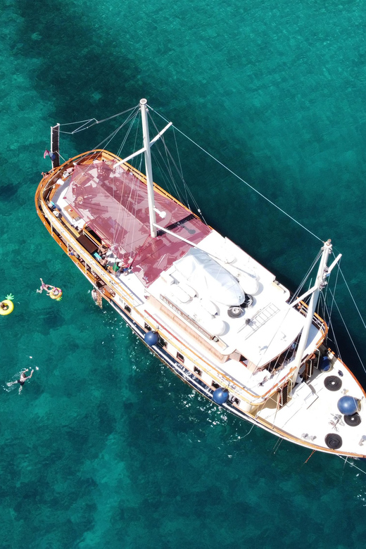 Split: All inclusive Brač & Šolta Island Swimming Cruise - Brac Island Swim Stop: Anchored Water and Real Time in the Sea