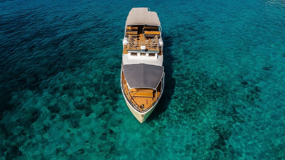 Split: Blue Lagoon and 3 Island Cruise with Food and Drinks - Getting onto the right boat in Split: Meet at Stand 11