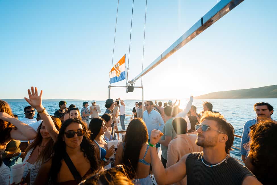Split: Blue Lagoon Boat Party with Slide, Dj and After Party - Inbox Bar check-in at 14:00 bracelets: the part that decides your day