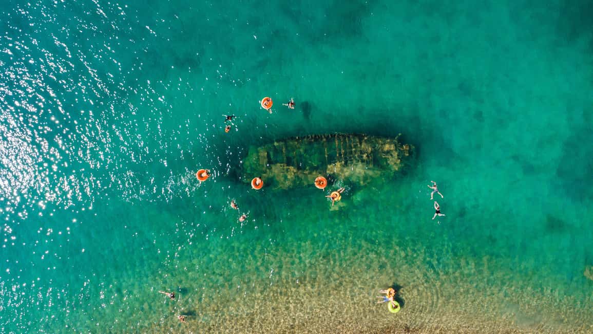 Split: Blue Lagoon, Shipwreck, & Šolta with Lunch & Drinks - Getting on board: meeting point, timing, and what to show up with