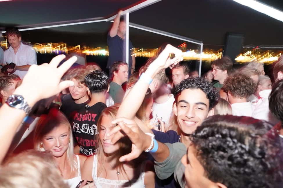 Split: Boat Crawl with Nightclub Access, Shots, & Boat Party - VIP Nightclub Finish: Skip the Ticket Line and Get Access