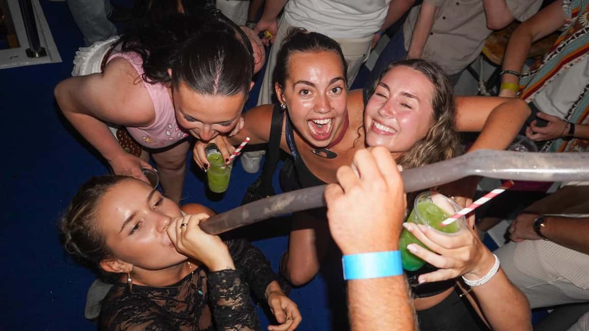Split: Boat Crawl with Nightclub Access, Shots, & Boat Party - Should You Book Split After Dark’s Boat Crawl?