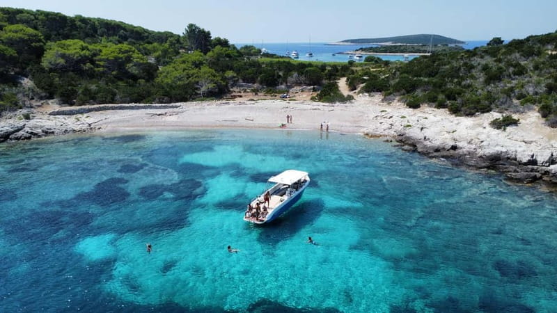 Split: Boat Tour to Blue Cave, Vis, Blue Lagoon, Hvar, Brač - Blue Cave: the famous glow and the ticket reality