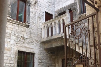 Split: Game of Thrones Tour with Diocletian's Palace Cellar - Meeting on the Riva: start here so you don’t stress