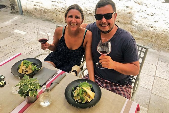 Split History and Gastro Small-Group Tour with Food and Drinks - Narodni trg Square: A Medieval Break Between Meals