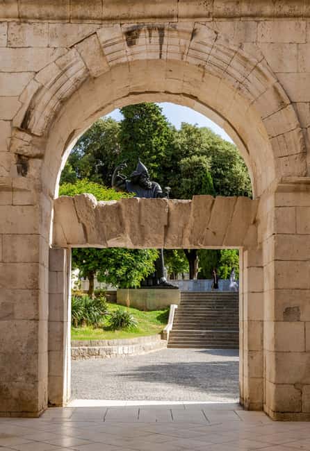 Split: Jewish Heritage & Diocletian's Palace Walking Tour - Jewish sites you’ll see: synagogue, cemetery, and landmark context