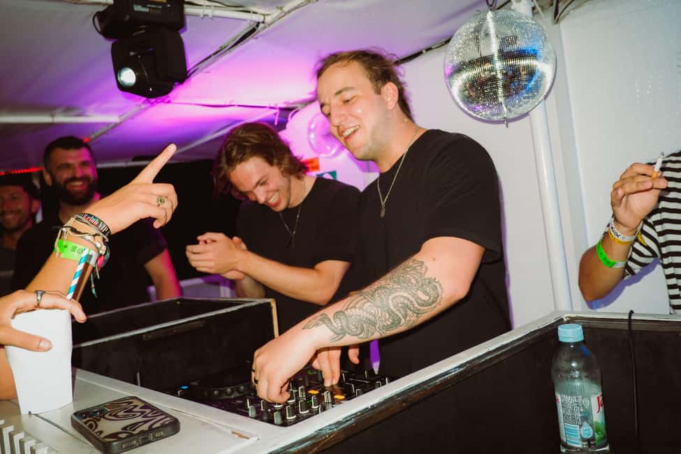 Split: Night Boat Party with Free Shots, Dj and After Party - Money-Saving Tips: Free Shots and Smart Spending