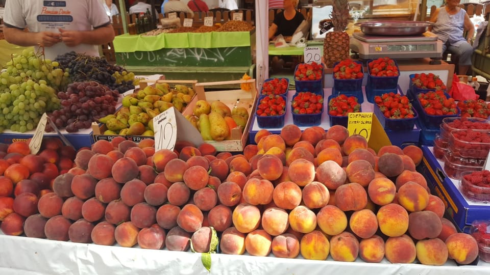Split: Old Town Food Tour - Walking the palace: from Golden Gate to Peristyle Square