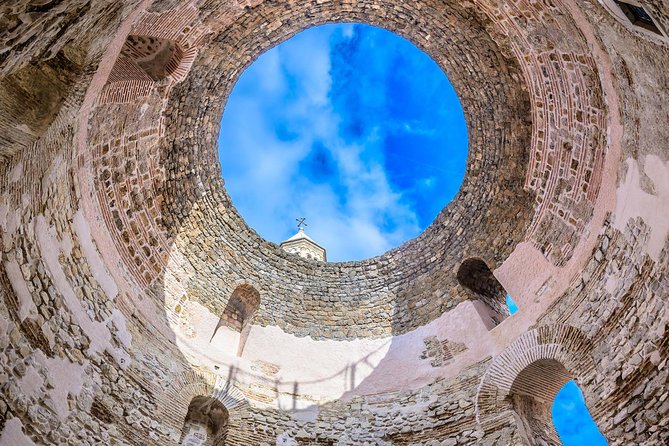 Split Old Town History Walking Tour - Stop 4: Vestibulum and the Dome That Can Sound Like a Stage