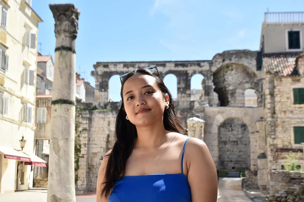 Split: Photographer for your holidays! - Getting the pose right in the Palace streets
