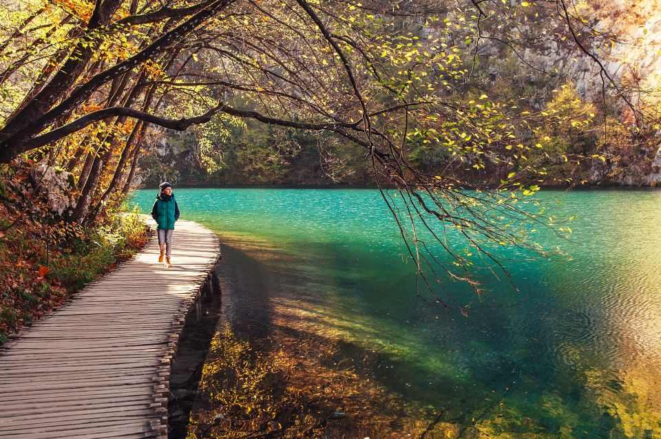 Split: Transfer to Zagreb with Plitvice Lakes Entry Tickets - Boat ride plus tourist train: how the tour reduces walking without ruining the view