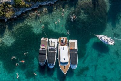 Split/Trogir: Blue Cave, Vis and Hvar Small Group Tour - Pakleni Islands and Hvar town: photo stops plus real time to eat and wander