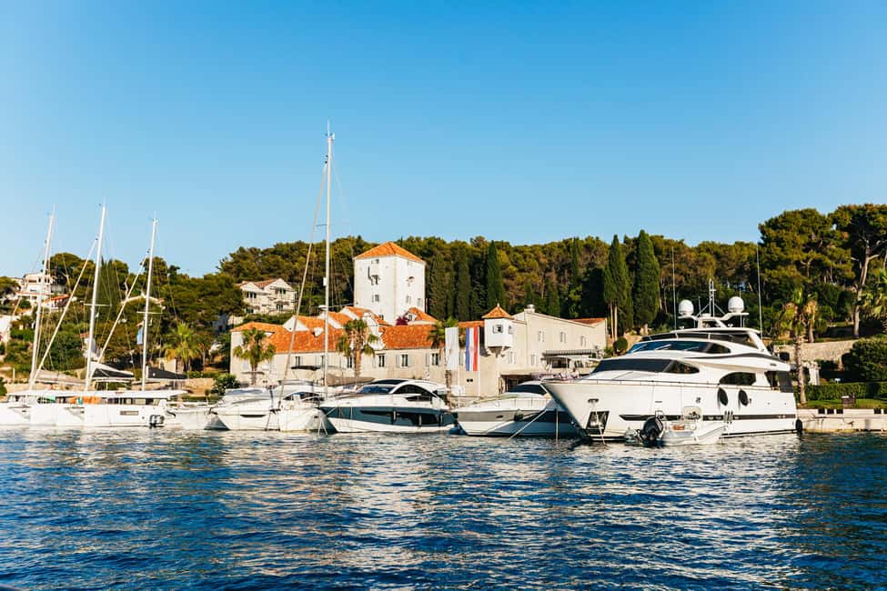 Split/Trogir: Blue Lagoon and 3 Islands Speedboat Tour - Maslinica on Šolta: old fishing village energy