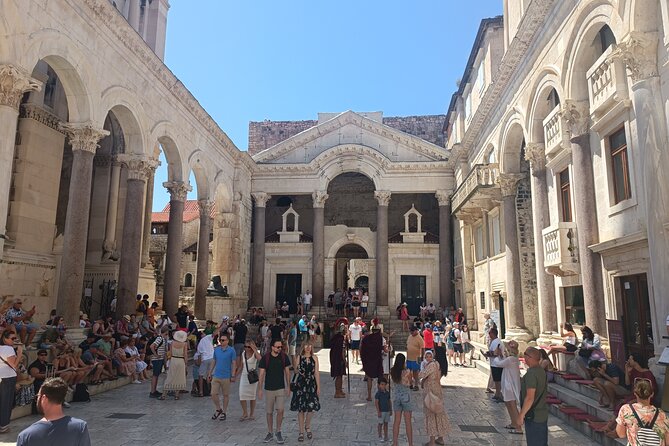 Split Walking Tour with Professor of History - Vestibul (Rotonda): a circular hall with serious engineering